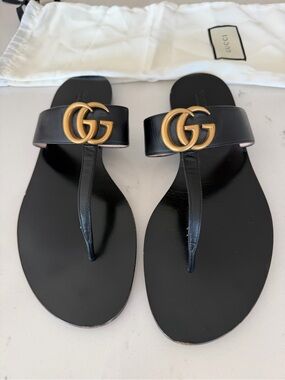 Gucci Black Leather Thong Sandals with Gold GG Logo